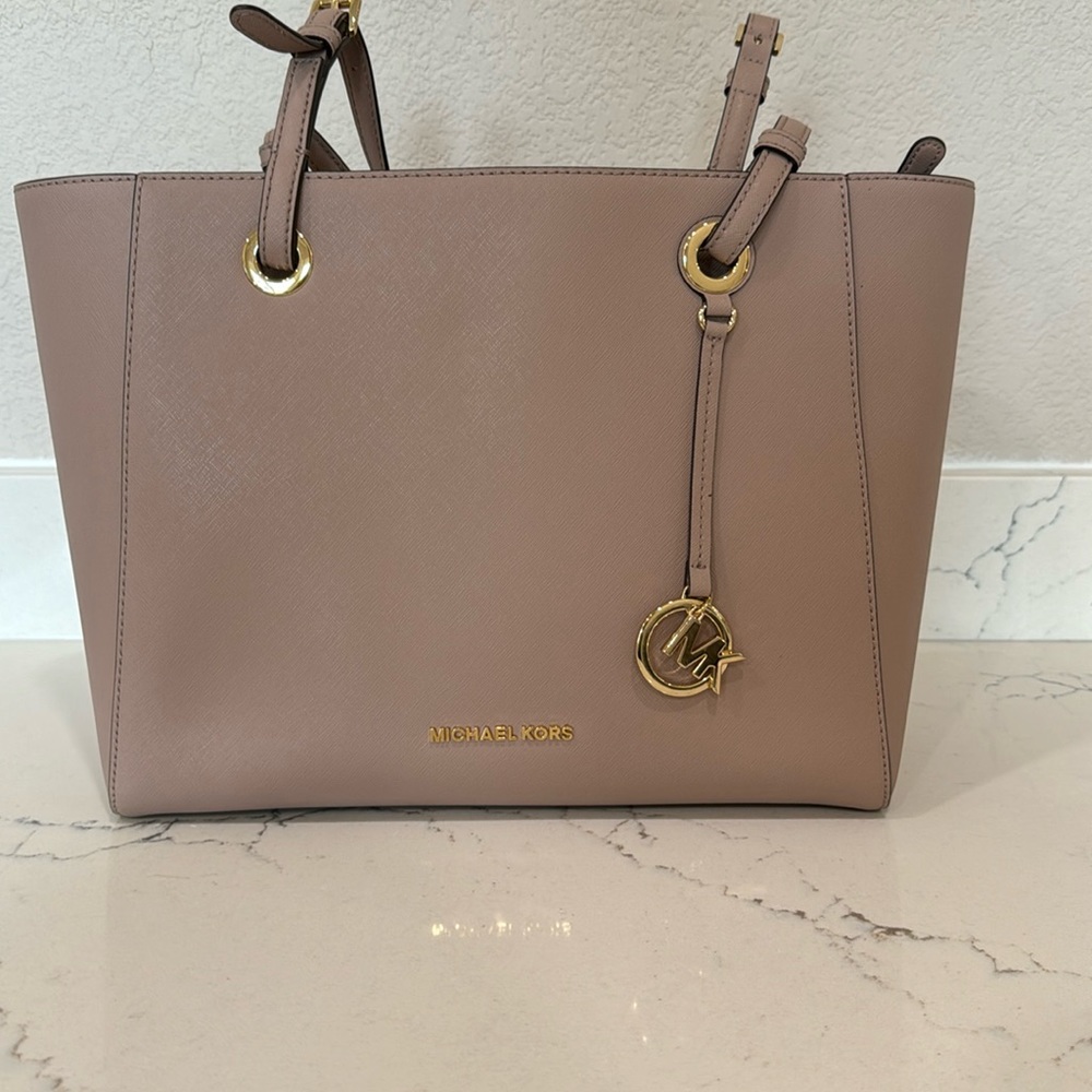 Michael Kors Tote, coloring is a dusty rose